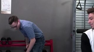 Geeky guy having trouble in the gym