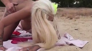 Geiler Blonde am Strand einfach Gefickt